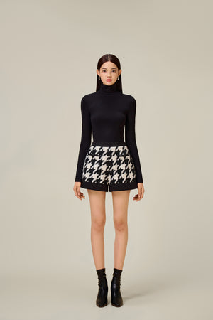 
            
                Load image into Gallery viewer, BLACK HOUNDSTOOTH SHORTS
            
        