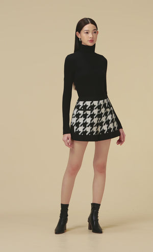 
            
                Load and play video in Gallery viewer, BLACK HOUNDSTOOTH SHORTS
            
        