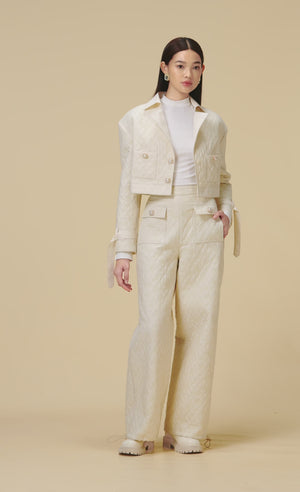 
            
                Load and play video in Gallery viewer, WHITE QUILTED TRENCH COAT
            
        