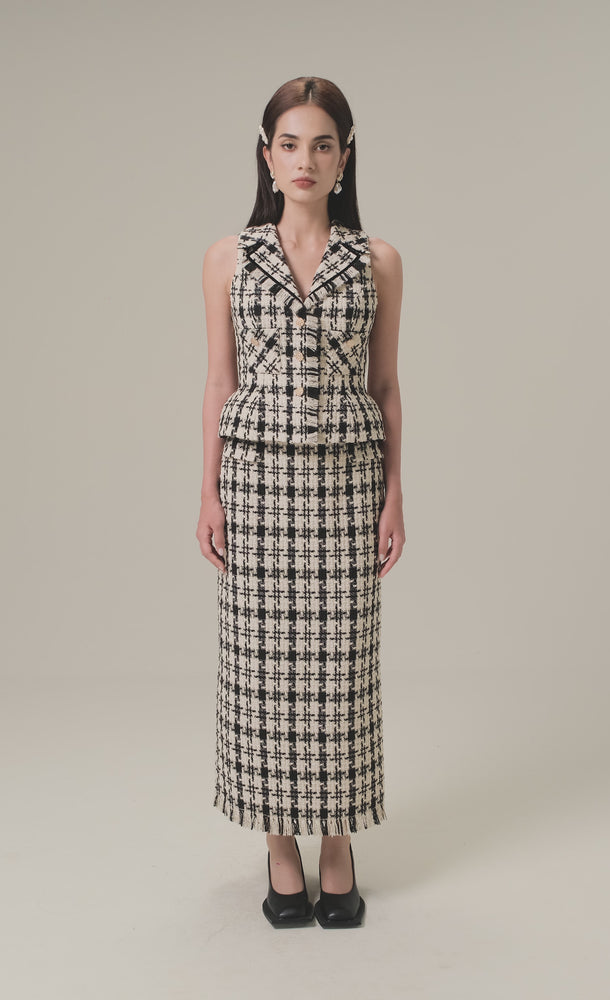 
            
                Load and play video in Gallery viewer, CLASSIC GINGHAM SLEEVELESS BLAZER
            
        