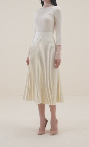 
            
                Load and play video in Gallery viewer, Charlotte Skirt - White with golden thread
            
        