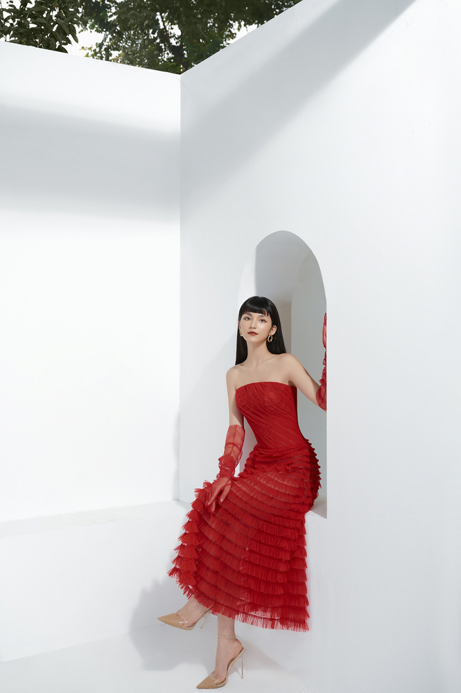 
            
                Load image into Gallery viewer, Red Draped Midi Dress
            
        