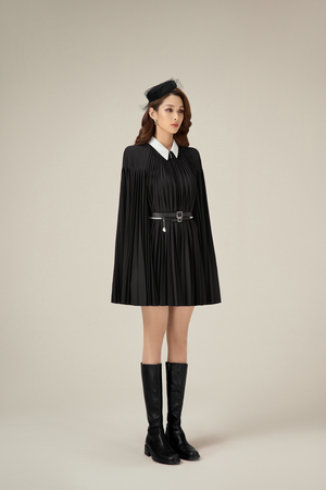 BLACK PLEATED CAPE