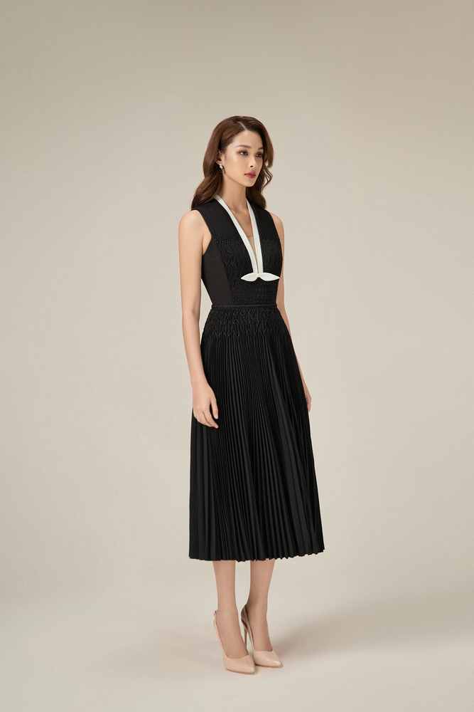 BLACK SMOCKED MIDI DRESS
