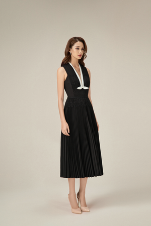 BLACK SMOCKED MIDI DRESS