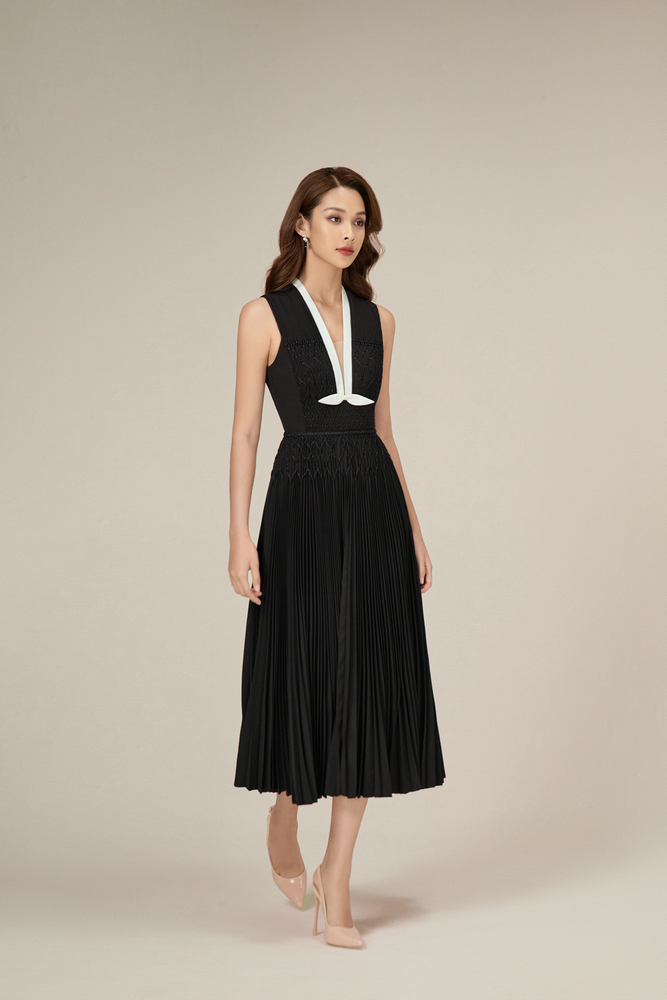 BLACK SMOCKED MIDI DRESS