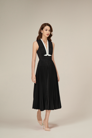 BLACK SMOCKED MIDI DRESS
