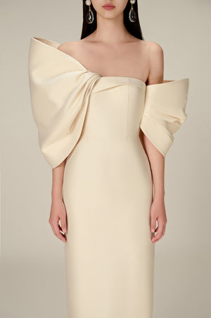 
            
                Load image into Gallery viewer, IVORY BIG BOW DRESS
            
        
