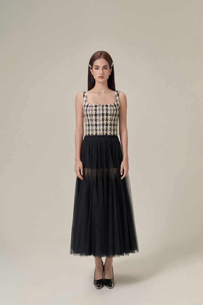 
            
                Load image into Gallery viewer, BLACK TULE TRIAGLE SKIRT
            
        