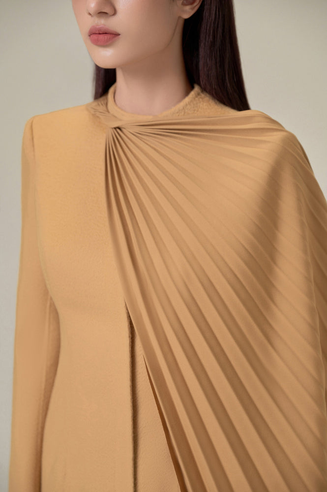 CAMEL PLEAT CAPE JACKET