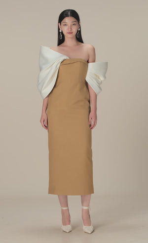 
            
                Load and play video in Gallery viewer, CAMEL BIG BOW DRESS
            
        