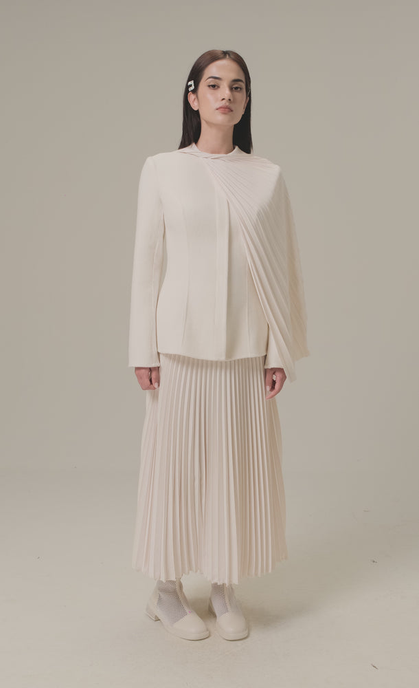 
            
                Load and play video in Gallery viewer, IVORY PLEAT CAPE JACKET
            
        